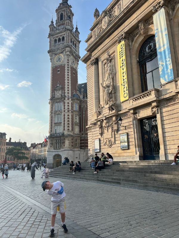 Little boy arrives in Lille on his Interrailing holiday!